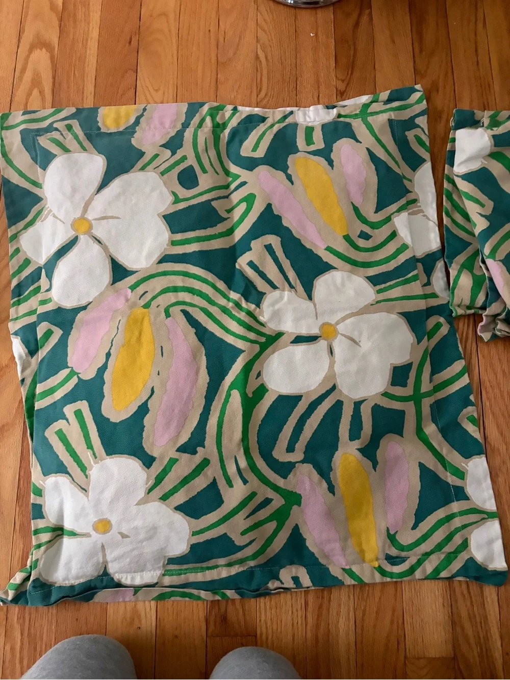 Green Floral duvet cover and shams Skirt - White & Yellow Blooms